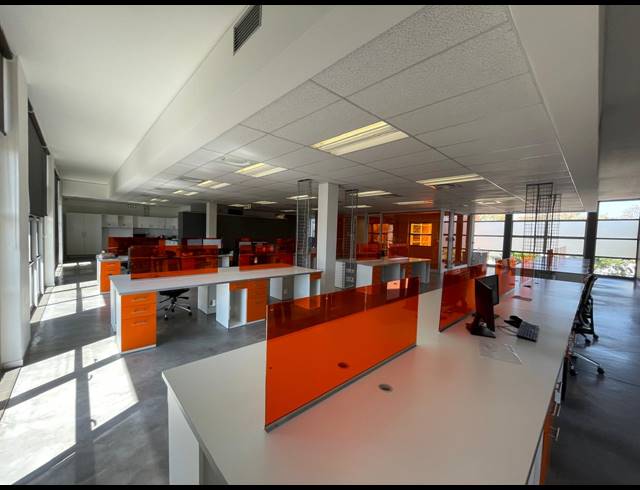 296M² OFFICE TO LET IN BRYANSTON